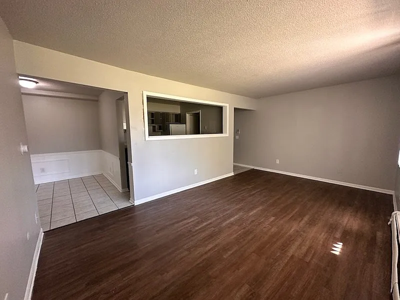 2 bed, 1000 sqft, $950 — Photo 2