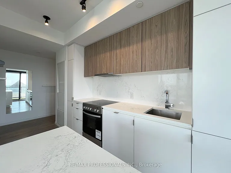 7 Smith Cres #619 — Photo 12