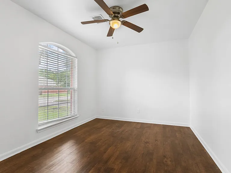 210 Laceleaf Ln — Photo 11