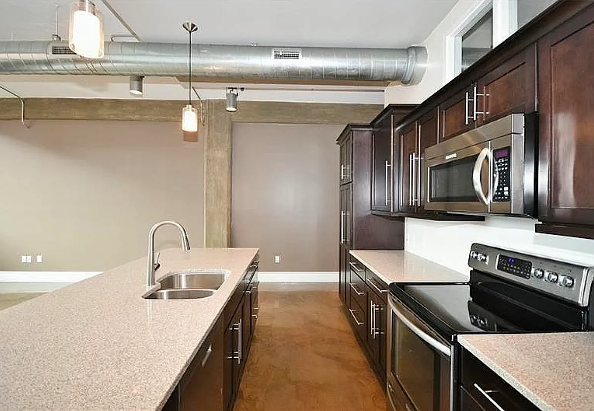 Building Photo - 3644 Penn Ave #202