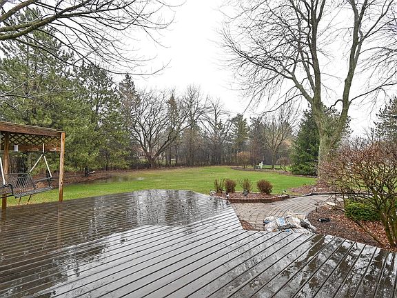 2nd image of 10302 N Kenilworth Cir