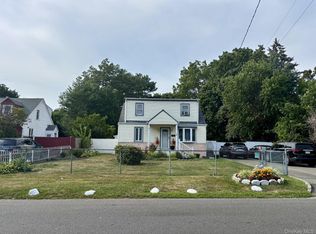 26 E 12th St, Huntington Station, NY