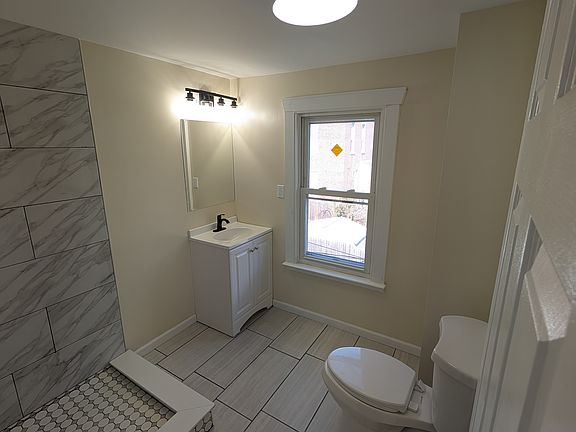 3rd image of 526 Chestnut St APT 2