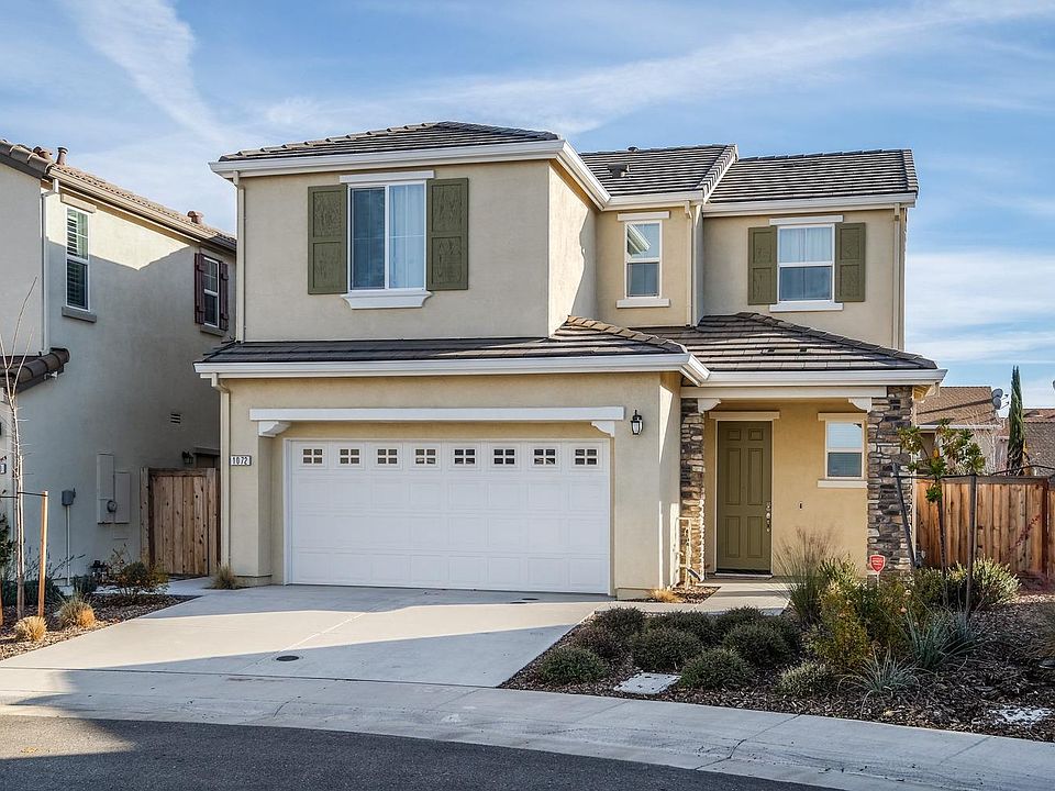 2nd image of 1072 Oakbriar Cir