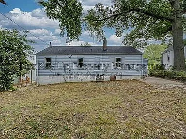4 bed, 1.0 bath, 1160 sqft, $1,620 — Photo 2