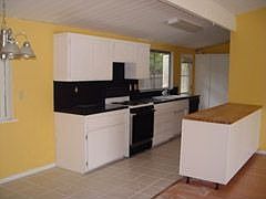 4th image of 636 E Florence Ave