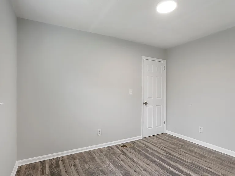 Maplewood Apartments — Photo 8