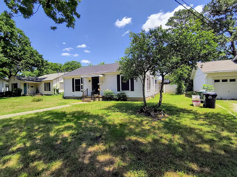 2304 Palmer Dr — Photo 3