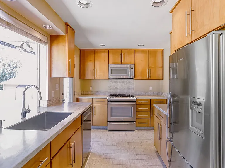 10012 NE 22nd St — Photo 6