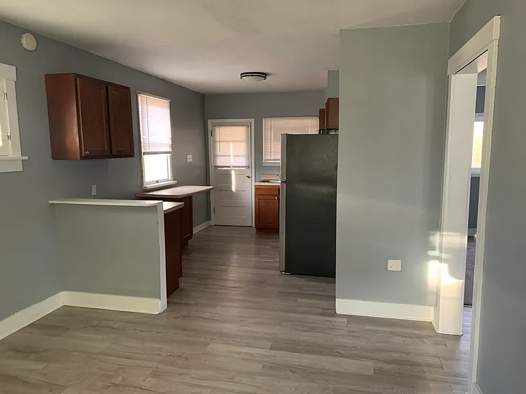 812 Elmwood St — Photo 2