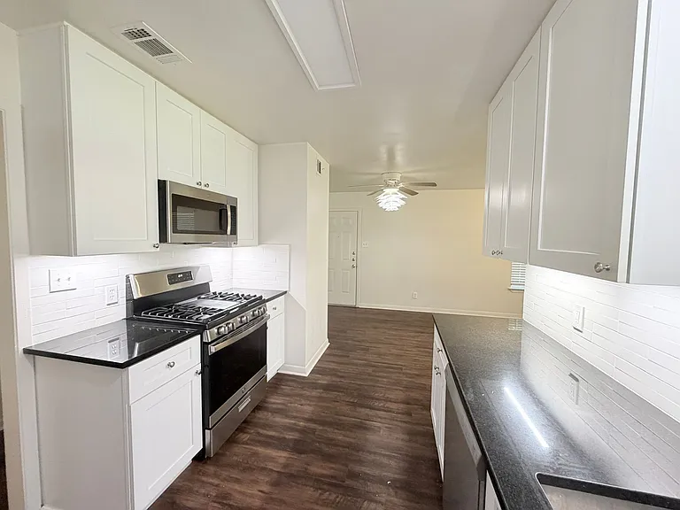 8701 Parkfield Dr — Photo 13