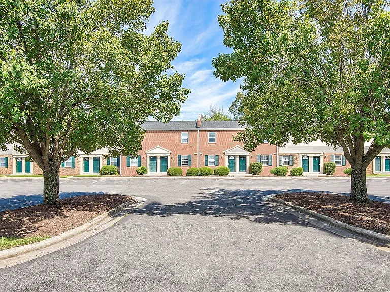 Southgate Manor Apartments — Photo 15