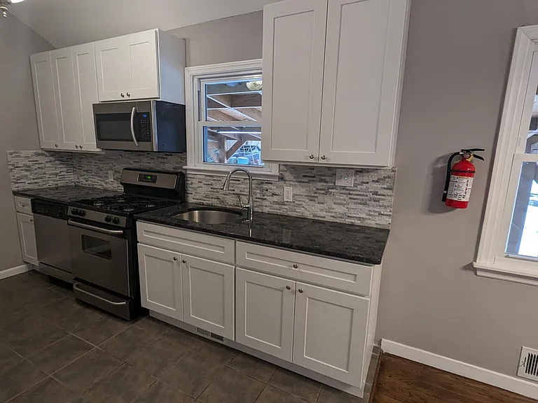 686 W Milton Ave — Photo 8