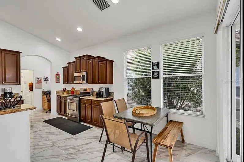 4 bed, 3.0 bath, 2224 sqft, $3,995 — Photo 4