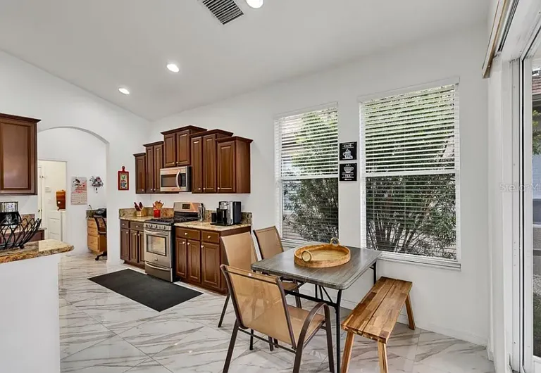 9512 Greenpointe Dr — Photo 4