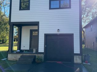 305 W Higgins St, Midway, KY 40347