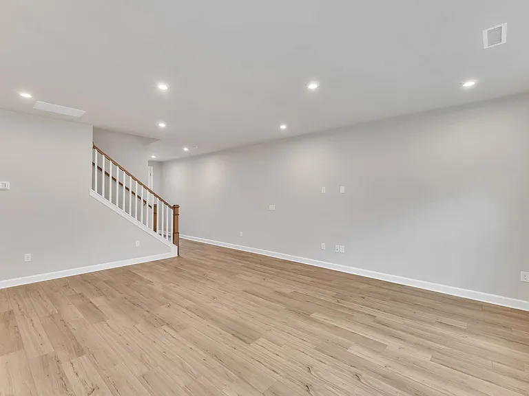 804 Montague Ave — Photo 9