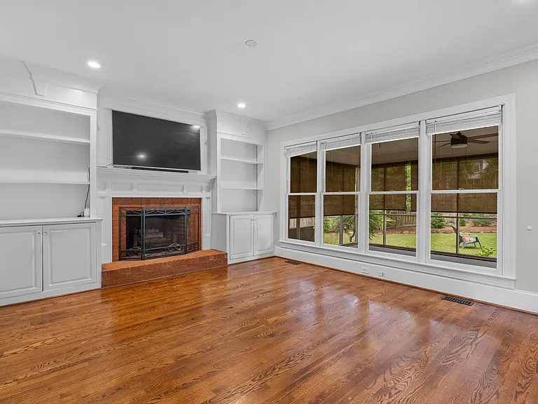 101 Hollingwood Dr — Photo 7