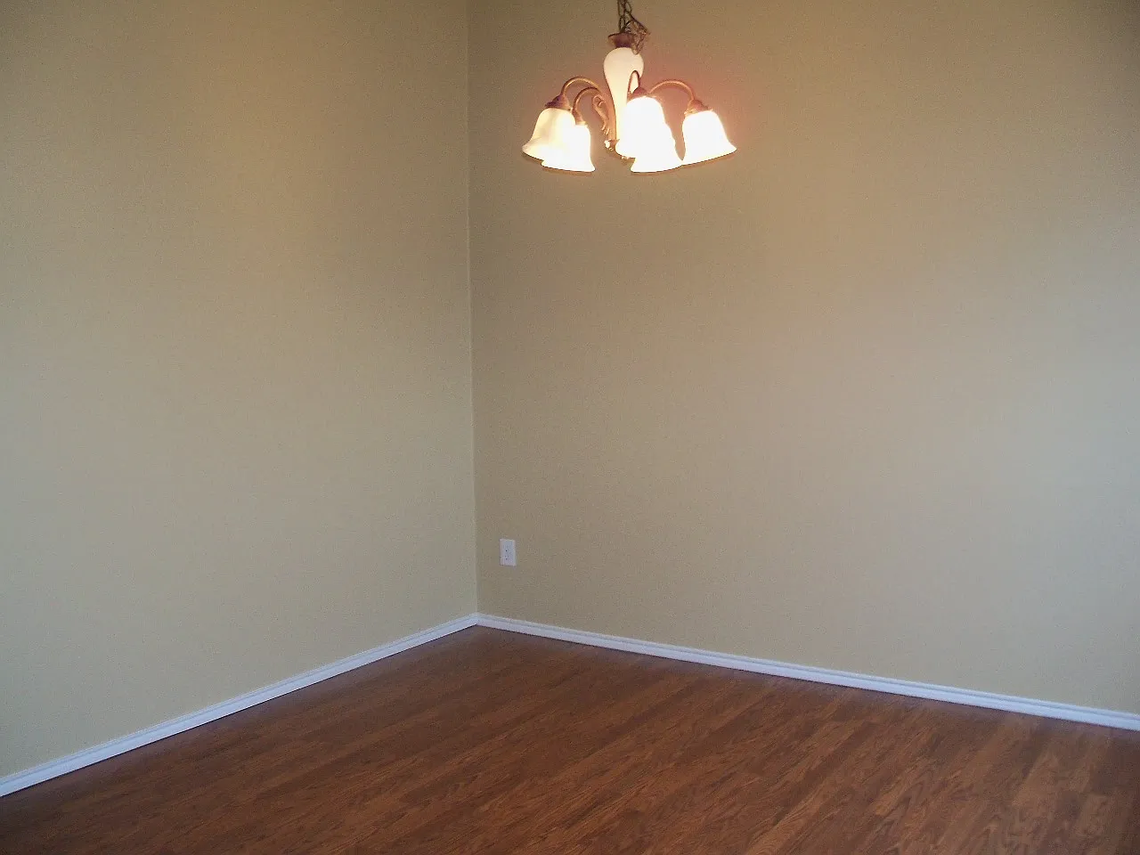 4 bed, 2.5 bath, 2554 sqft, $2,425 — Photo 4