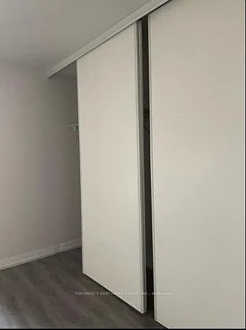 418 Lake Shore Blvd W — Photo 5