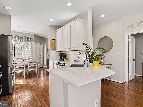 5th image of 515 Majestic Prince Cir