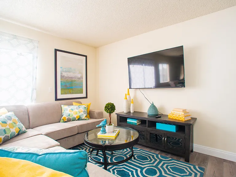1022 Locust Ave #B — Photo 3