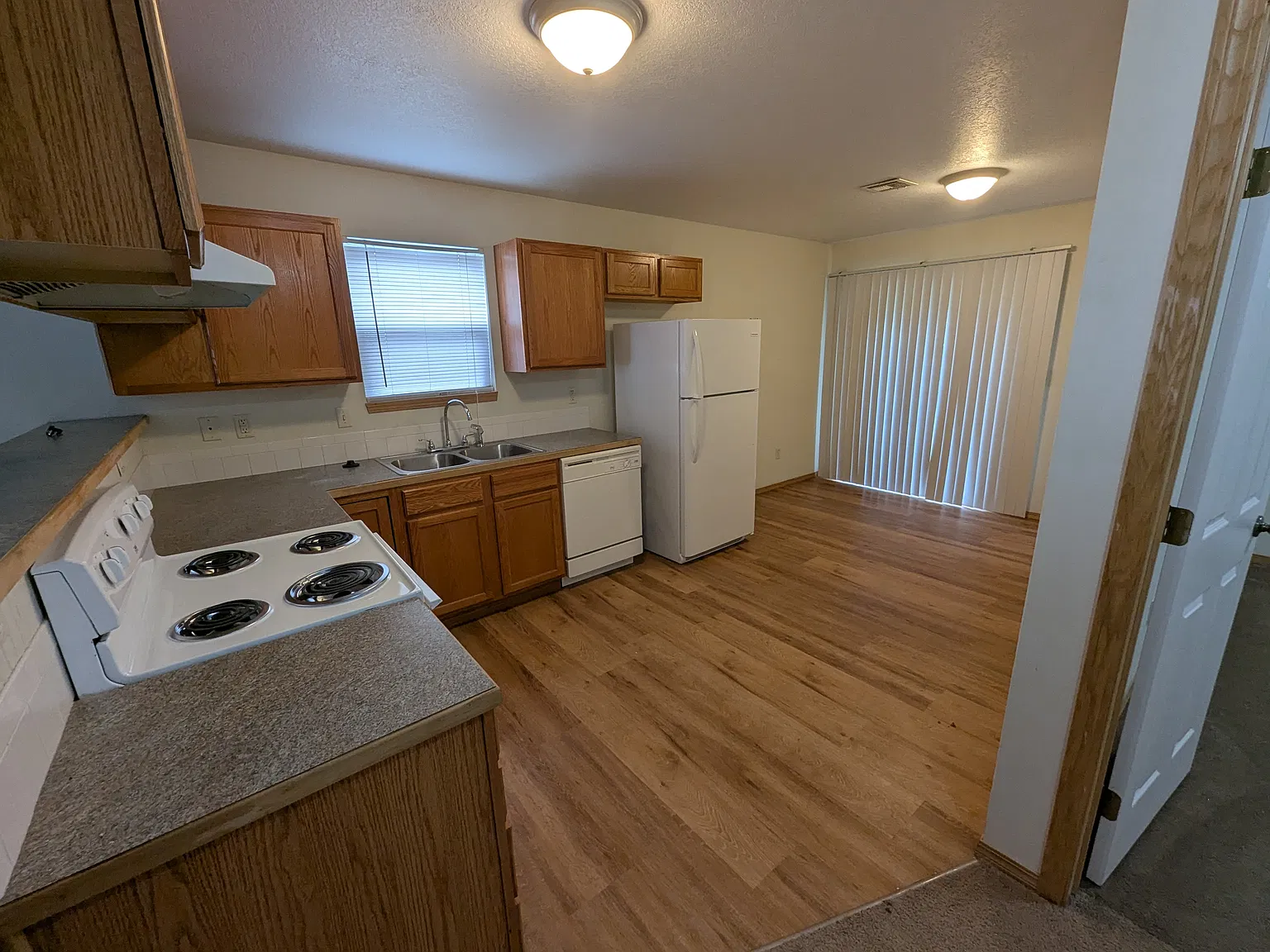 2 bed, 1000 sqft, $1,095 — Photo 3
