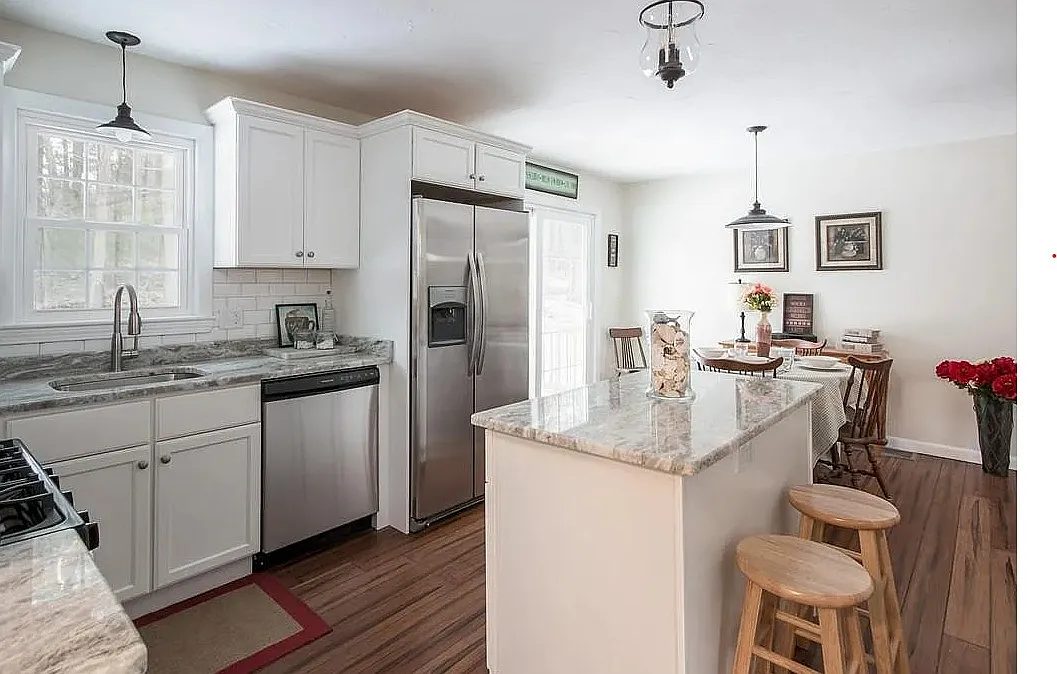 3 bed, 1350 sqft, $2,900 — Photo 4