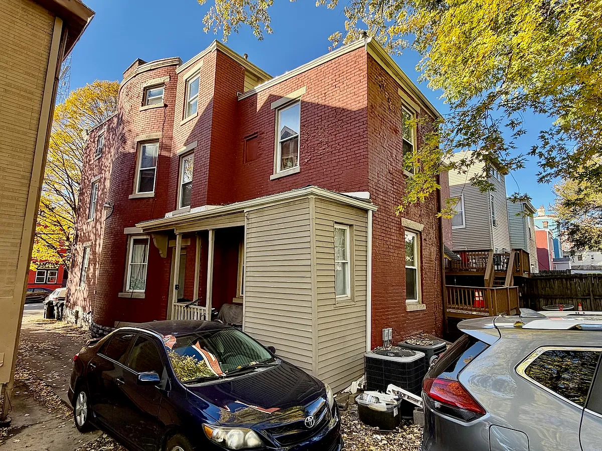 Building Photo - 2308 W Clifton Ave #2