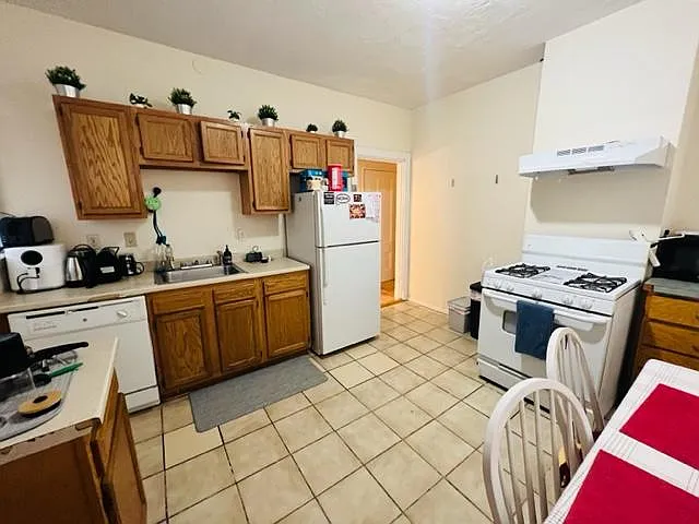 87 Hillside St #2 — Photo 4