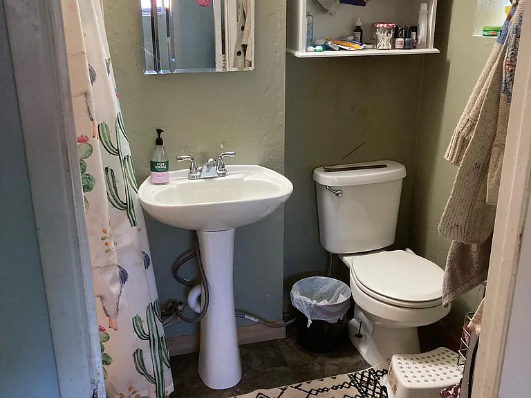 914 W Clay Ave — Photo 4