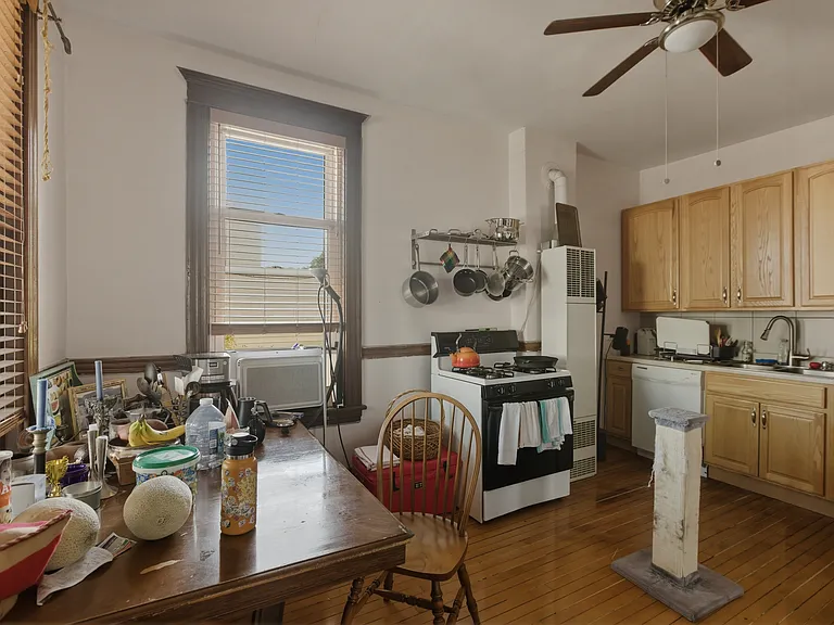 2159 N Bell Ave #3F — Photo 10