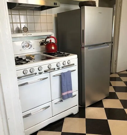 2931 Potomac Ave — Photo 9