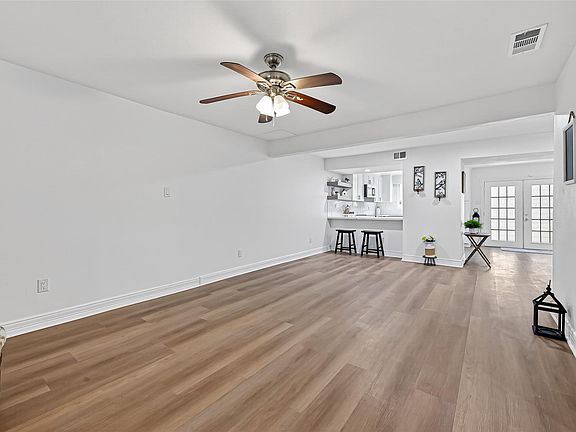 2nd image of 724 Country Place Dr APT E