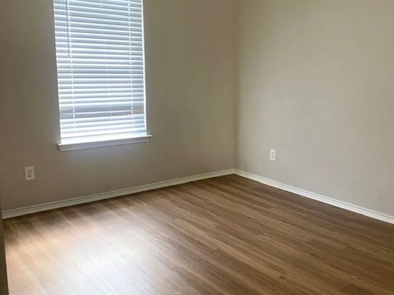 305 Schumacher Dr — Photo 9