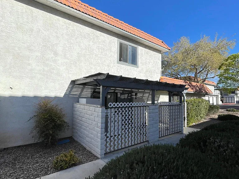 1020 Willow Tree Dr #B — Photo 27