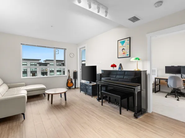 9213 Odlin Rd #518, Richmond, BC V6X 1C8