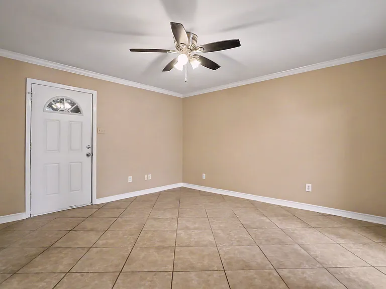 4420 Sonfield St — Photo 4
