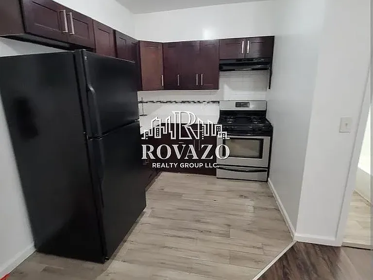 812 Clinton Ave #1R — Photo 2