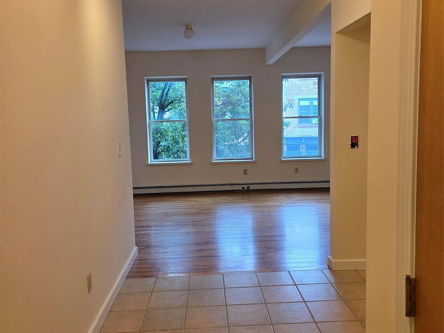 2 bed, 1.0 bath, 1130 sqft, $2,700 — Photo 1