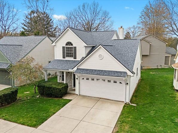514 Mill Pond Dr, Fenton, MI 48430