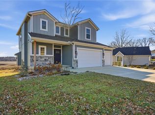407 6th St, Smithville, MO 64089
