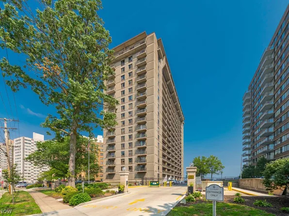 12500 Edgewater Dr APT 407, Lakewood, OH 44107