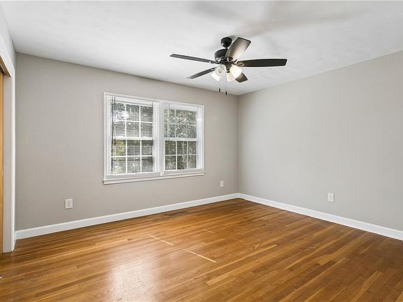 4th image of 200 Antietam Ct