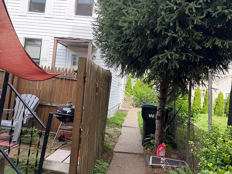 209 Rear 21 — Photo 26