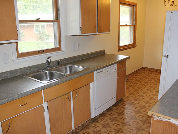2nd image of 2725 S 44th St