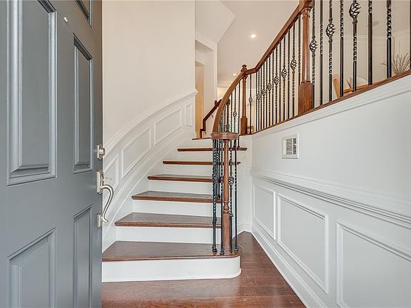 3rd image of 23 Arbor Way Dr