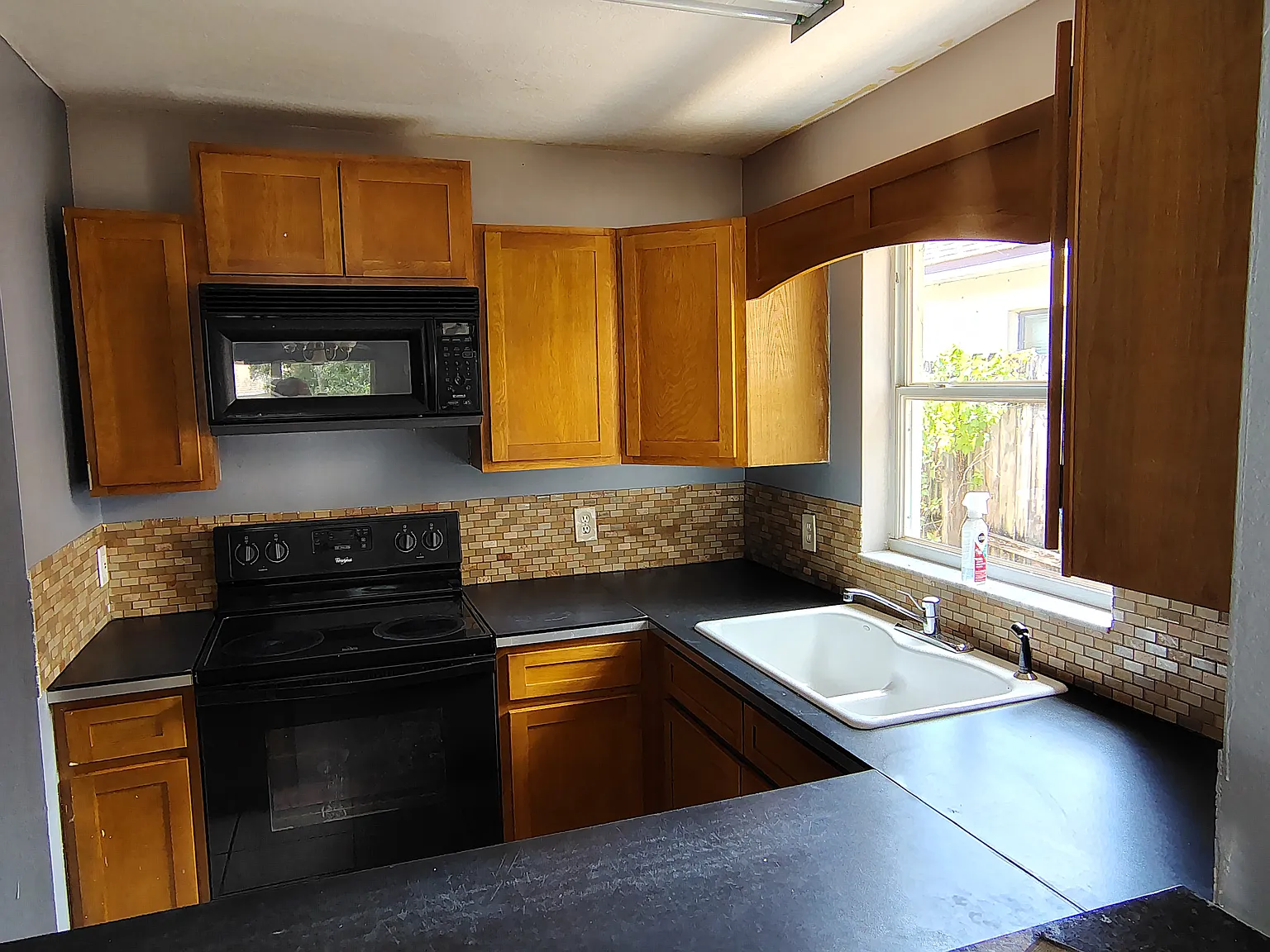 4 bed, 1270 sqft, $2,250 — Photo 3