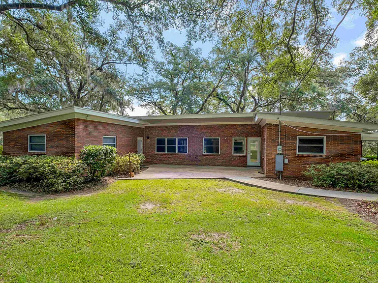 3629 Doris Dr — Photo 2