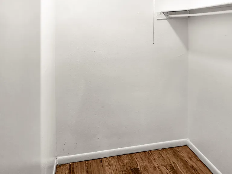 Laurel Heights Apartments — Photo 47
